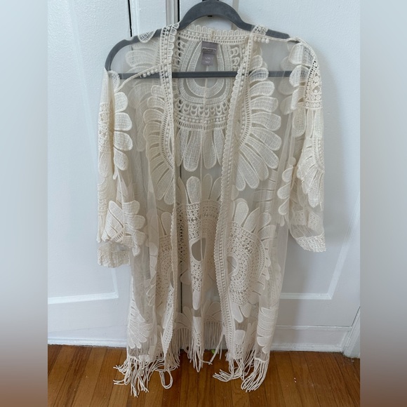 Lace cover. Off white. Beautiful design - Picture 2 of 4